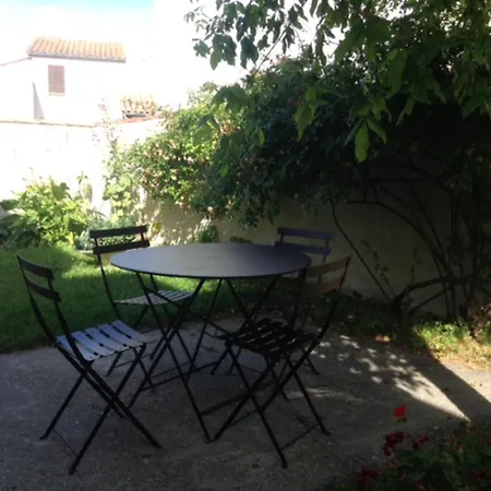 Maison Confortable Avec Jardin