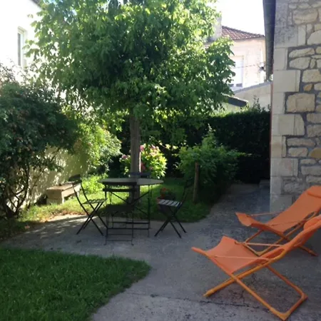 Prázdninový dům Maison Confortable Avec Jardin *